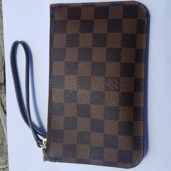 Louis Vuitton Damier Wristlet - Picture 2 of 16